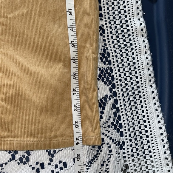 Nevada VGUC yellow corduroy skirt, front pockets, zip and button up in back - Picture 12 of 12